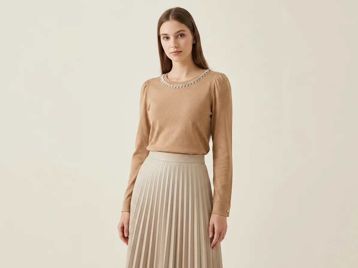 Blusa Hapuk Felicia em Malha com Gola de Pedrarias Caqui