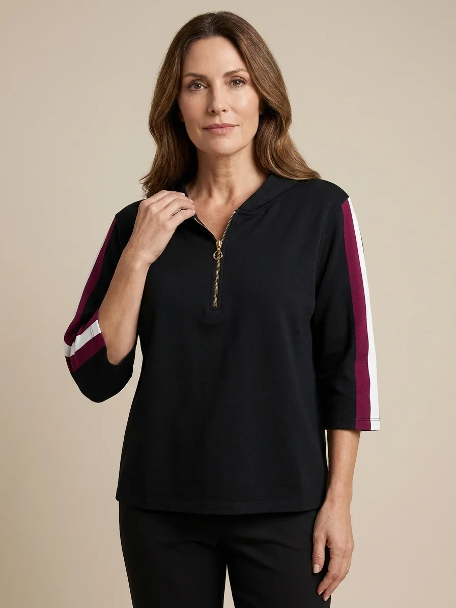 Blusa Esportiva Chic Via Tolentino com Capuz e Detalhes em Faixa