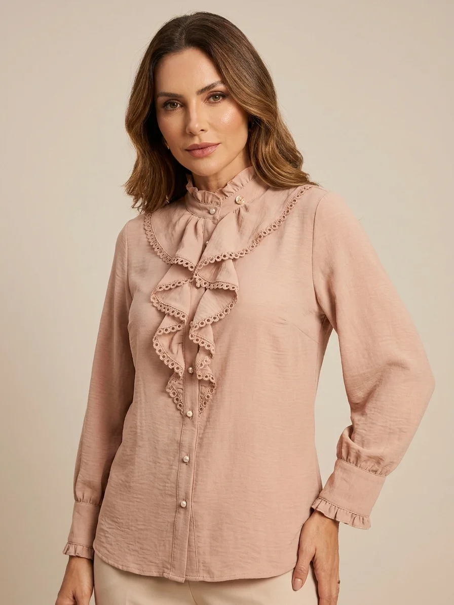 Camisa Feminina Via Tolentino Nude Rosé com Babados e Renda Guipir