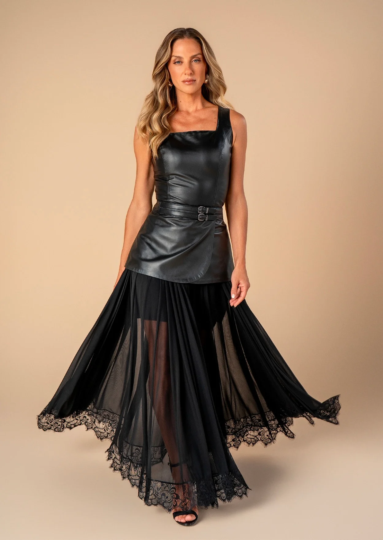 Saia Midi Godê em Tule Preto com Cinto e Renda Floral Selma Benck
