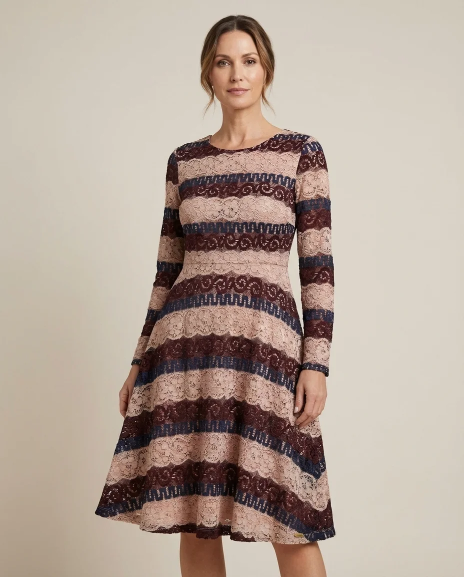 Vestido de Renda Listrado com Saia Rodada Via Caruso