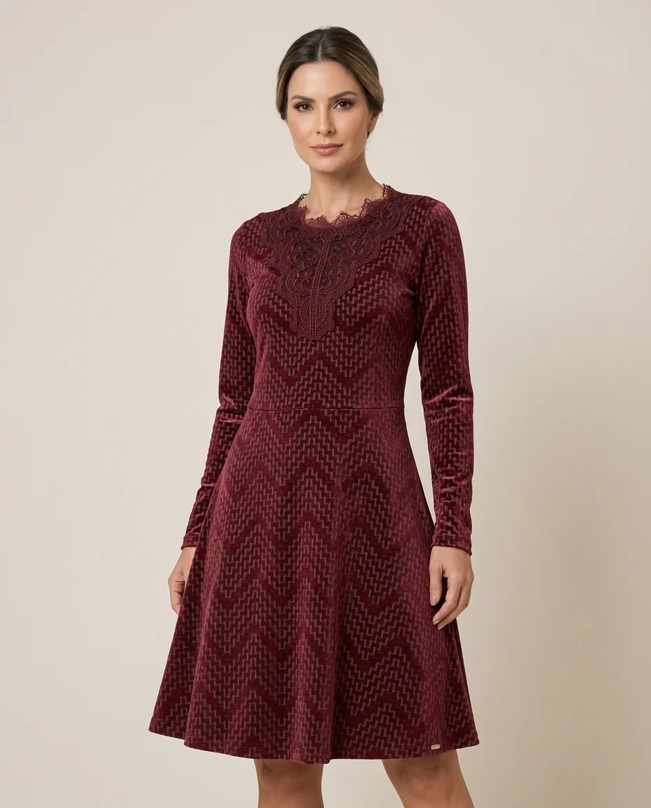 Vestido Rodado em Veludo Marsala com Renda